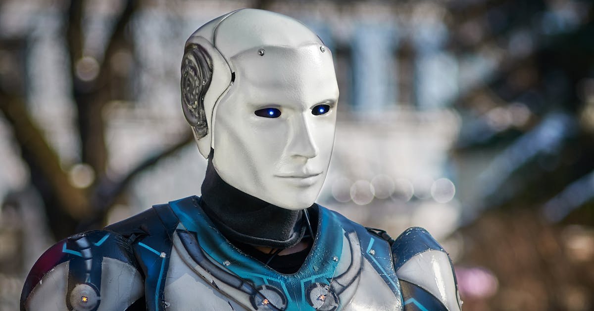 Fütüristik insansı robot portresi – etkinliklerde kullanılan humanoid robot teknolojisi