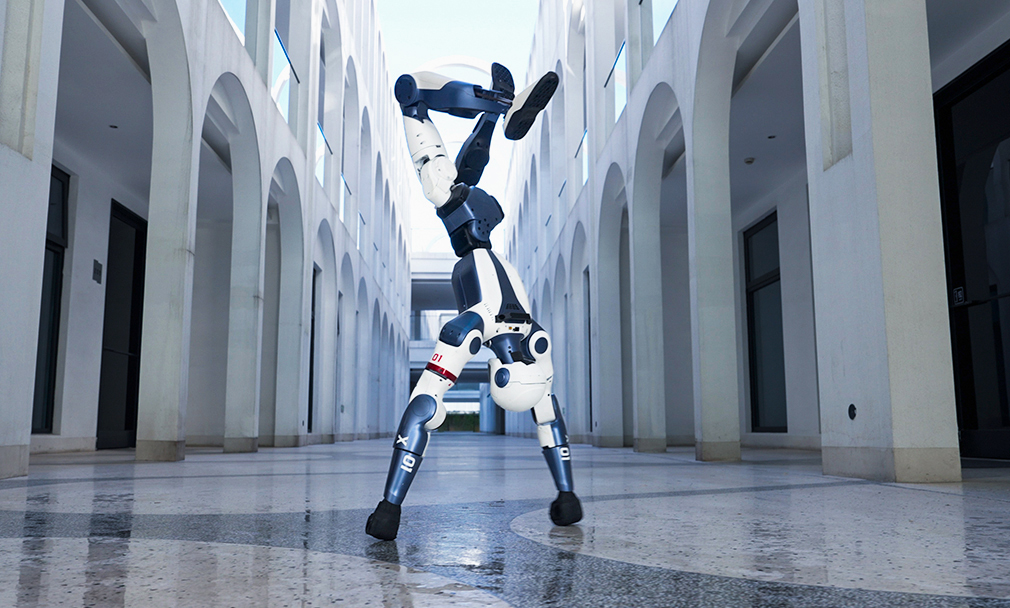 Unitree R1 İnsansı Robot - Akrobatik Hareket