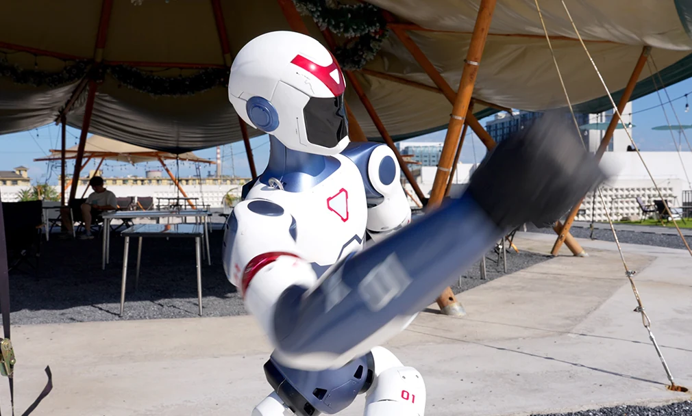 Unitree R1 İnsansı Robot - Dış Mekan